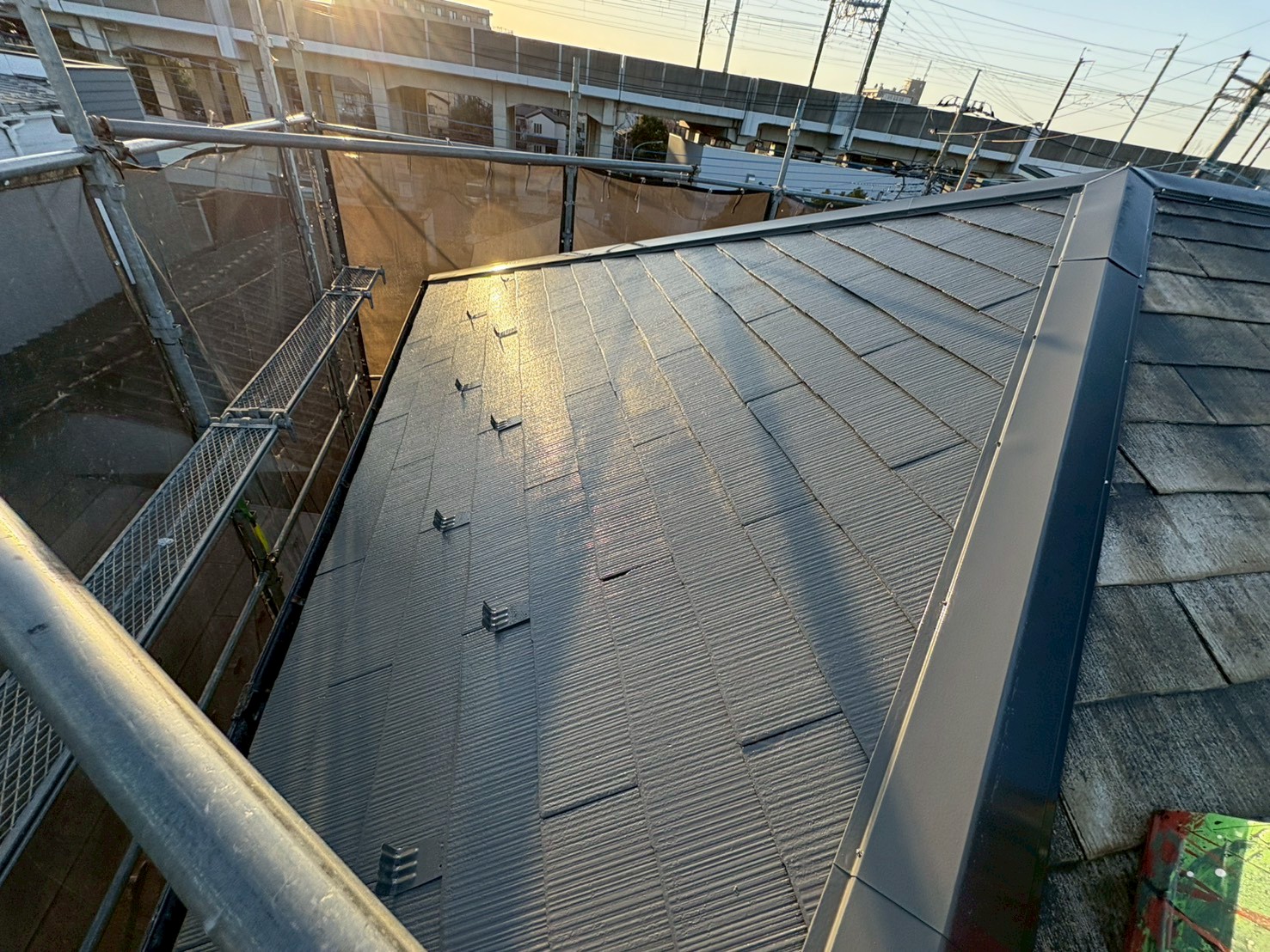 中塗りで色と膜厚を形成